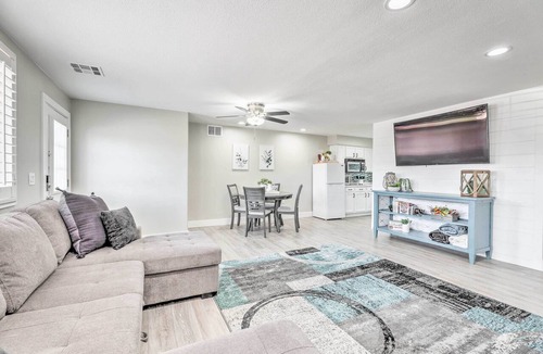 Gilbert Apartment | 2 Mi to Dtwn Gilbert! Snowbird Escape w/Pool