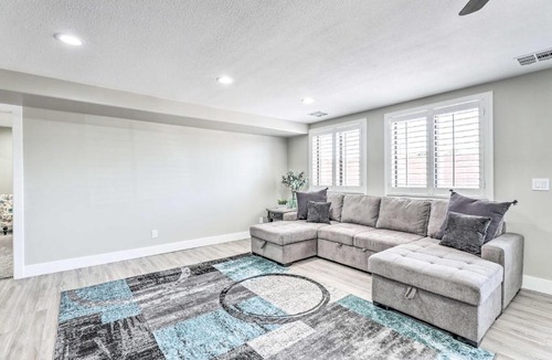 Gilbert Apartment | 2 Mi to Dtwn Gilbert! Snowbird Escape w/Pool
