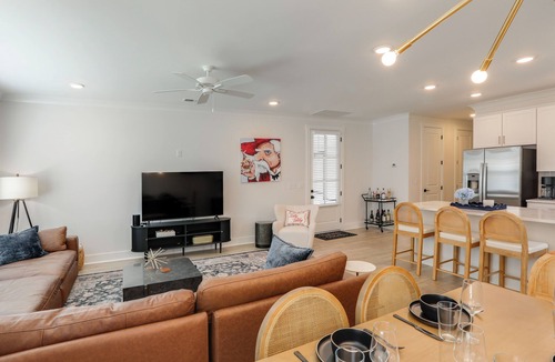 Oxford House | 2 Mi to Dtwn! Newly Built Oxford Retreat w/Porch