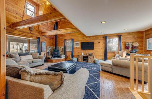 Union Dale House | 2 Mi to Elk Mountain: Poconos Escape on 11 Acres!