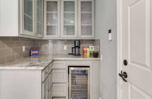 Northwest Dallas House | 2 Mi to Galleria Dallas: Group Retreat w/Yard!