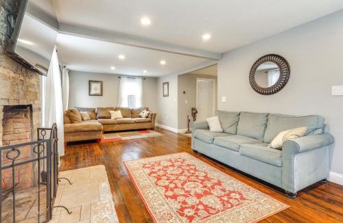 Foxboro House | 2 Mi to Gillette Stadium! Foxborough Retreat!
