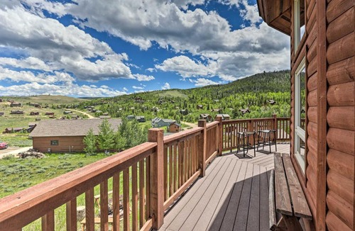 Innsbruck Val Moritz House | 2 Mi to Granby Ranch: Granby Home w/Hot Tub!