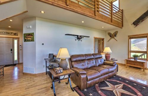 Innsbruck Val Moritz House | 2 Mi to Granby Ranch: Granby Home w/Hot Tub!