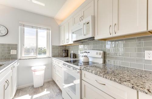Jupiter House | 2 Mi to Jupiter Beach: Condo w/Lake Views