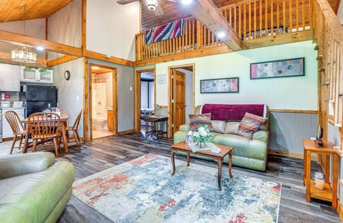 Peru Cabin | 2 Mi to Lake Champlain! 4 Riverfront Cabins