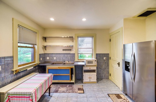 Erie House | 2 Mi to Lake Erie: Spacious Retreat Near Cafes!
