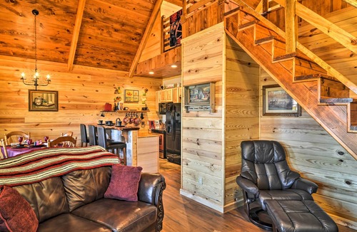 Hot Springs Cottage | 2 Mi to Lake Hamilton: Hot Springs Cabin Rental!