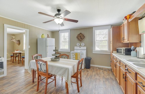 Lineville House | 2 Mi to Lake: Lineville Farmhouse w/Fire Pit