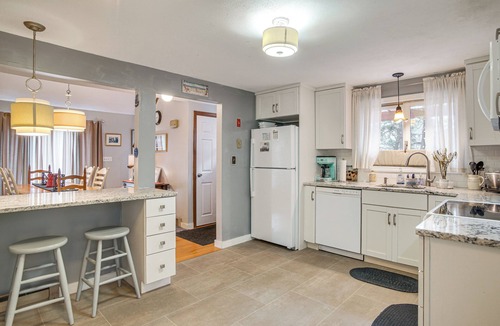 Katama House | 2 Mi to Main St & Beach! Family Home in Edgartown