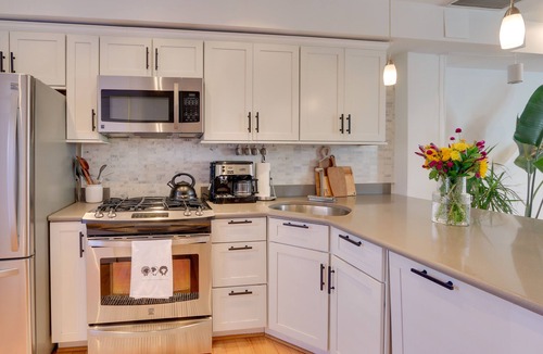 Le Droit Park House | 2 Mi to National Mall: Stunning Townhome w/Patio!
