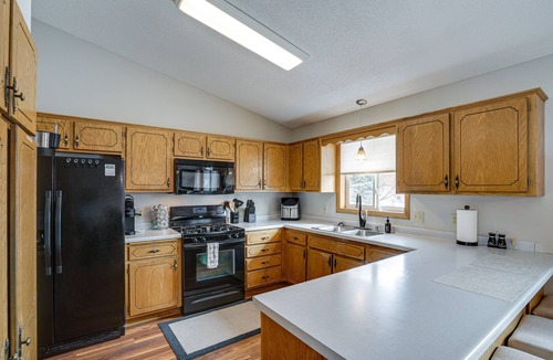 Blaine House | 2 Mi to Super Rink: Sporty Group Getaway in Blaine