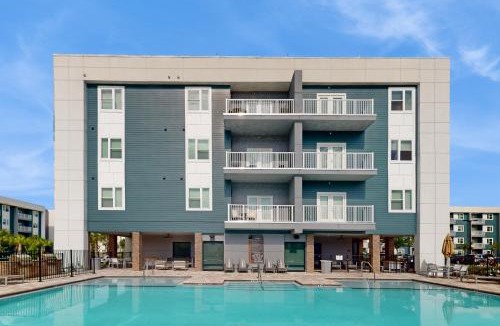 Gainesville House | 2 Mi to UF Campus! Modern Luxury Apt w/Pool