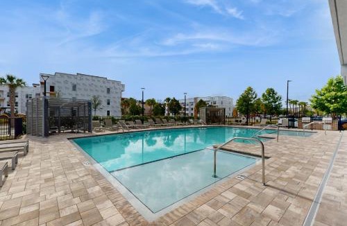 Gainesville House | 2 Mi to UF Campus! Modern Luxury Apt w/Pool