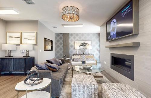 Gainesville House | 2 Mi to UF Campus! Modern Luxury Apt w/Pool