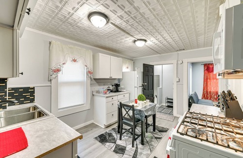 Schenectady Apartment | 2 Mi to Union College! Newly Renovated Apartment