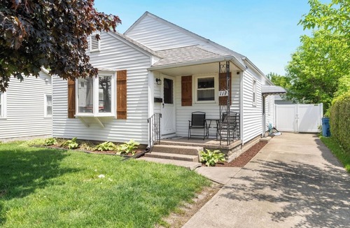 Port Clinton Cottage | 2 min walk to PC Beach~Near Jet Express