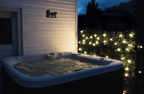 Windham House | 2 Min Walk to Windham Town | Hot Tub | Fire Pit
