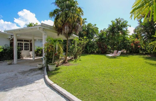 Sunset Crest House | 2 minute walk to Beach & Pool - Casual 2-Bed House