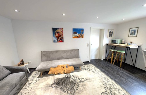 Hirschaid Apartment | 2 Modern Art Rooms centrally located in The High Gallery Hirschaid