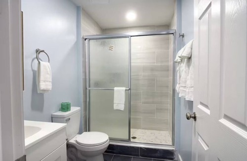 Tazewell Hotel | 2 Modern Double-Bed Rooms Near Local Hiking Paths & Tazewell Shopping Options