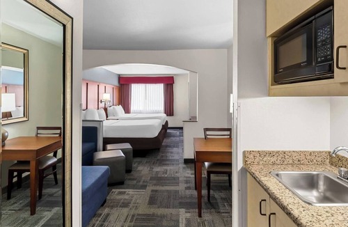 Englewood Hotel | 2 Modern Suites Minutes from Downtown, Parks, Shopping & Adventure Spots