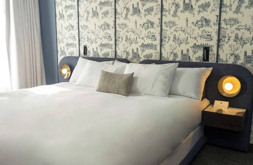 International District Hotel | 2 Modern Suites Perfect for Exploring Old Montreal Near Notre-Dame Basilica