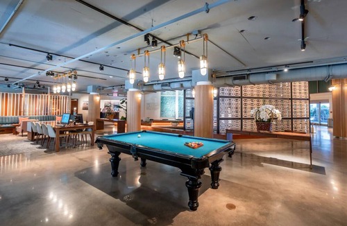 South Beach Hotel | 2 Modern Units in South Beach – Pet-Friendly, & Close to Dining and Shopping