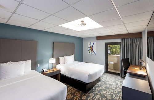 Flagami Hotel | 2 Modern Units With Balcony Outdoor Pool Shuttle Near Wynwood