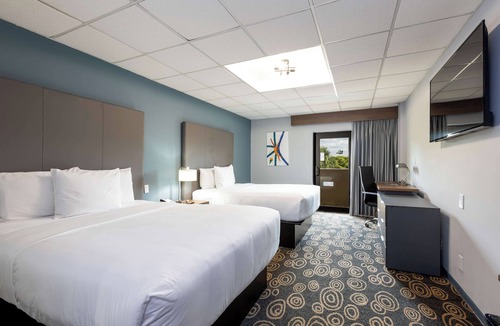 Flagami Hotel | 2 Modern Units With Balcony Outdoor Pool Shuttle Near Wynwood