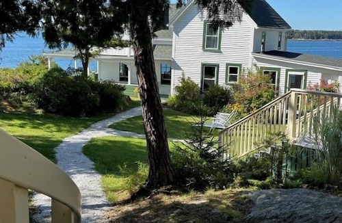 West Point Cottage | 2 oceanfront Cottages with spectacular views, equipped with a deck offering direct water access