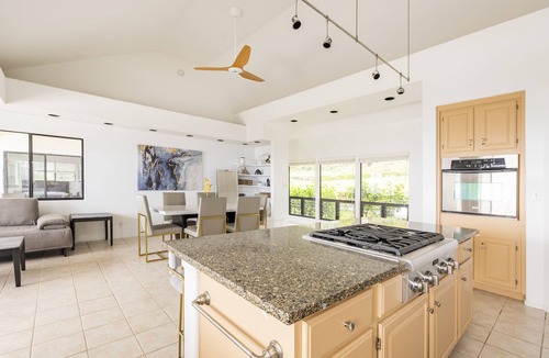 Holualoa House | 2 Oceanview Luxury Suites+ pool and Jacuzzi