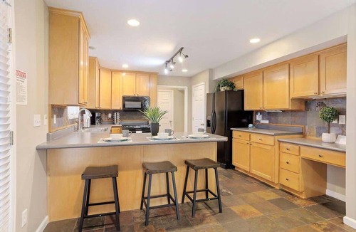 Midvale House | 2 Parkside Homes * 2 Private Hot Tubs * Fireplace