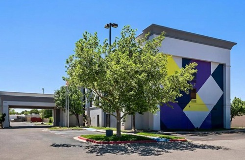 Amarillo Hotel | 2 Perfectly Situated Rooms w/Microwave + Walkable Dining Options