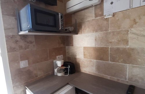 Saint-Pardon-de-Conques Bed & Breakfast | 2-person bedroom with shower room and toilet