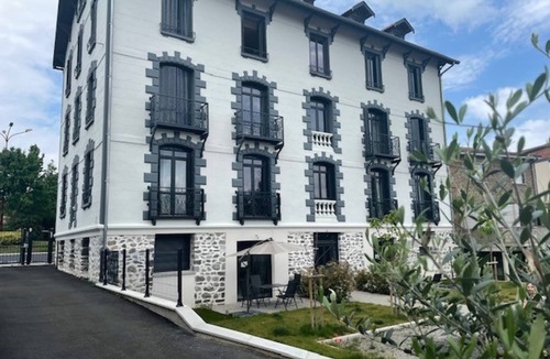 Chatel-Guyon Apartment | 2-person air-conditioned 1-bedroom apartment near Aïga Resort Puy de Mercoeur 202
