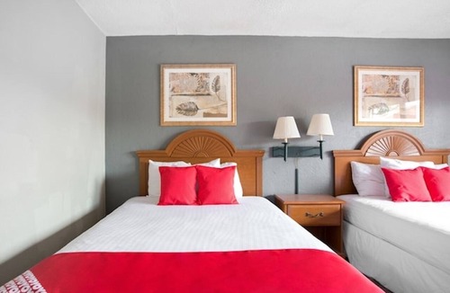 Silver Springs Hotel | 2 Pet-Friendly Lodgings near Silver Springs River with Outdoor Swimming Pool