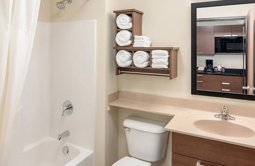 Council Bluffs Hotel | 2 Pet-Friendly Studios Close to Mid-America Center – Walk to Henry Doorly Zoo