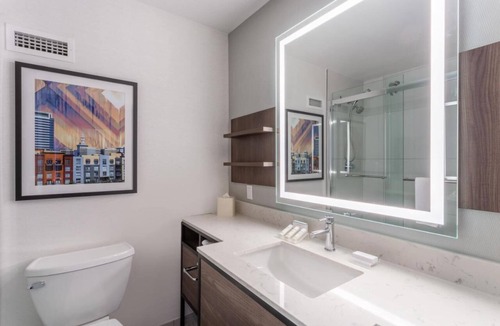 Emeryville Hotel | 2 Pet-friendly Units, Onsite Parking! Short Drive to Berkeley Community Theater