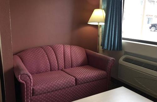 Cabot Resort | 2 Pet-friendly Units w/FREE Breakfast, Pool, Near Cabot Frisbee Golf Park!