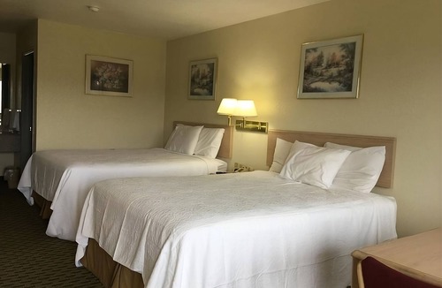 Cabot Resort | 2 Pet-friendly Units w/FREE Breakfast, Pool, Near Cabot Frisbee Golf Park!