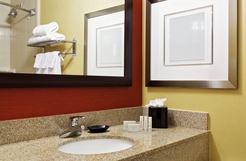 Brookhollow Hotel | 2 Pet-Friendly Units w/Pool Access Near Famous Art Car Museum