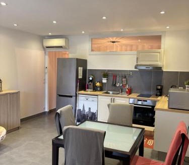 La Roquette-sur-Siagne Apartment | 2 pièces dans villa avec piscine parking à 10 mins de Cannes