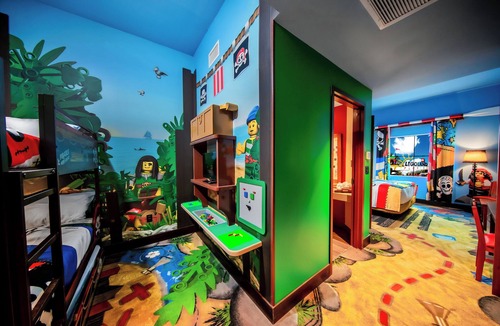 Cypress Gardens Hotel | 2 Pirate Theme Rooms, Legoland Resort, Treasure-Fun Playscape, Near Water Park
