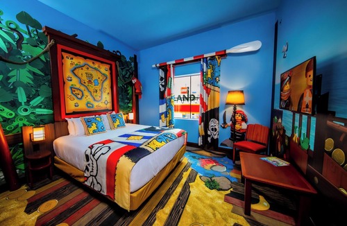 Cypress Gardens Hotel | 2 Pirate Theme Rooms, Legoland Resort, Treasure-Fun Playscape, Near Water Park
