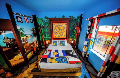 Cypress Gardens Hotel | 2 Pirate Theme Rooms, Legoland Resort, Treasure-Fun Playscape, Near Water Park