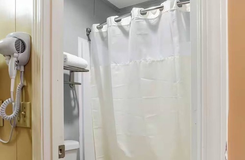 Ridgeland Hotel | 2 Practical Queen Rooms w/Free Parking Near Savannah/Hilton Head Airport