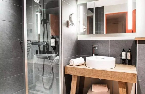 Flaine Hotel | 2 Premium Rooms 2 Adults and 1 Child Balcony View