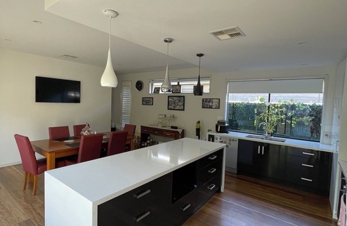Brighton House | 2 Private Bedrooms, Private bathroom, Free parking, Aquatics, Westfield.