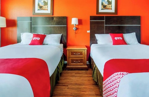 Ridgecrest Hotel | 2 Private Rooms w/2 Queen Beds & Microwave Near Helmers and Upjohn Parks!